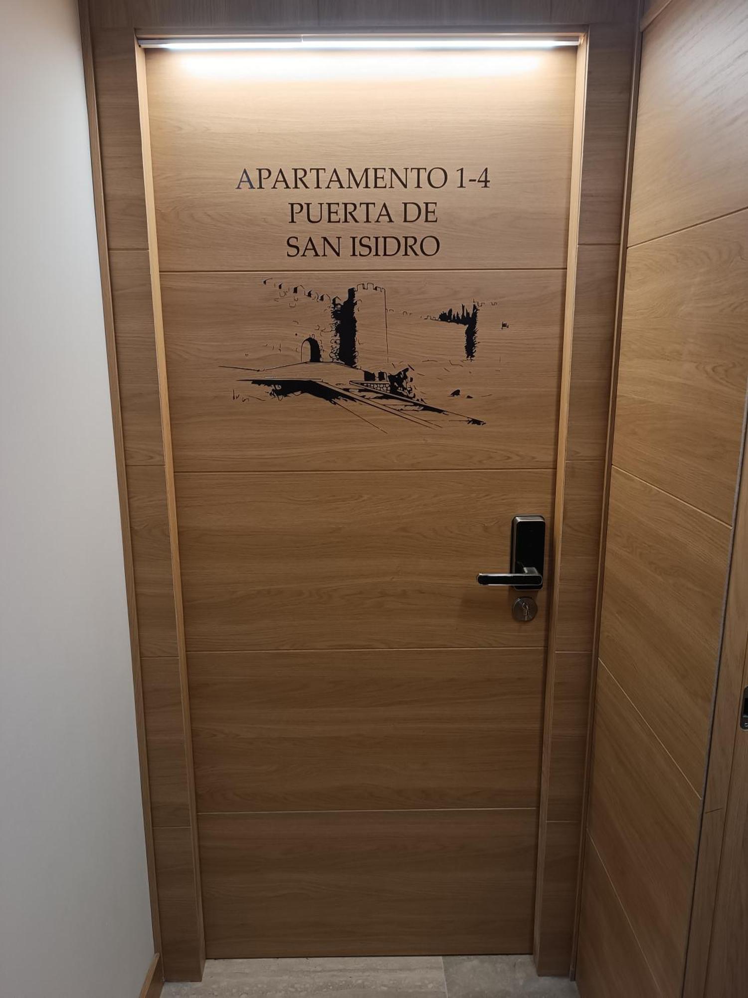 Apartamentos Turisticos Avila Puerta De San Isidro 1-4 Exteriör bild